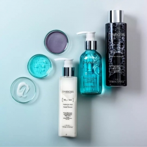 Here are three beauties to help you to ​remove makeup and hydrate the skin:
​
• ​Pore Minimiser & Mattifying Milk Tonic
• Purifying & Redensifying Cleansing Gel
• Purifying & Imperfections Correcting Micellar Water
​
​Which one is more you?