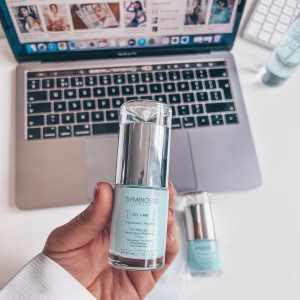 Please meet our [Niacinamide + Rice Bran] Anti Blue Light Performance Perfecting Primer!
It is small but mighty. It aims to defend against hyperpigmentation-inducing blue light.
The formula is smooth and velvety to touch and we’re sure your skin will love it 🤍