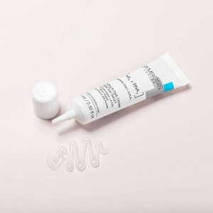 In need of a new eye primer? 👀 
​
Our ​[Hyaluronic + Palmitic Acids] Anti-Pollution Pore Refiner Eye Primer-In-Cream helps provide a blank canvas for eye make up by working to avoid a build up around fine lines and wrinkles. 
​
​Rich in antioxidant properties, Palmitic Acid aims to intensively hydrate skin whilst smoothing and softening skin. 
​