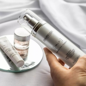 ✔ Light-weight and fast absorbing formula
✔ Protection from harmful UVA & UVB rays
✔ Helps to reduce signs of premature ageing 
Our ​[Hyaluronic Acid + Tocopherol] - Daily Shield Mattifying Moisturiser can do it all!
​
​Have you tried it?